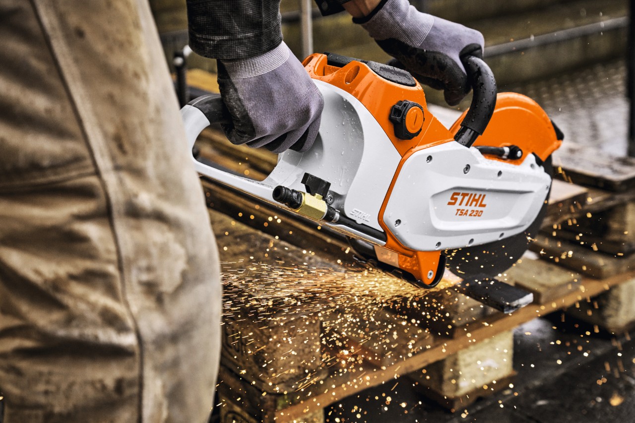 Prerja e metalit me TSA 230 dhe baterinë STIHL ALLPRO 300.0 P(C)