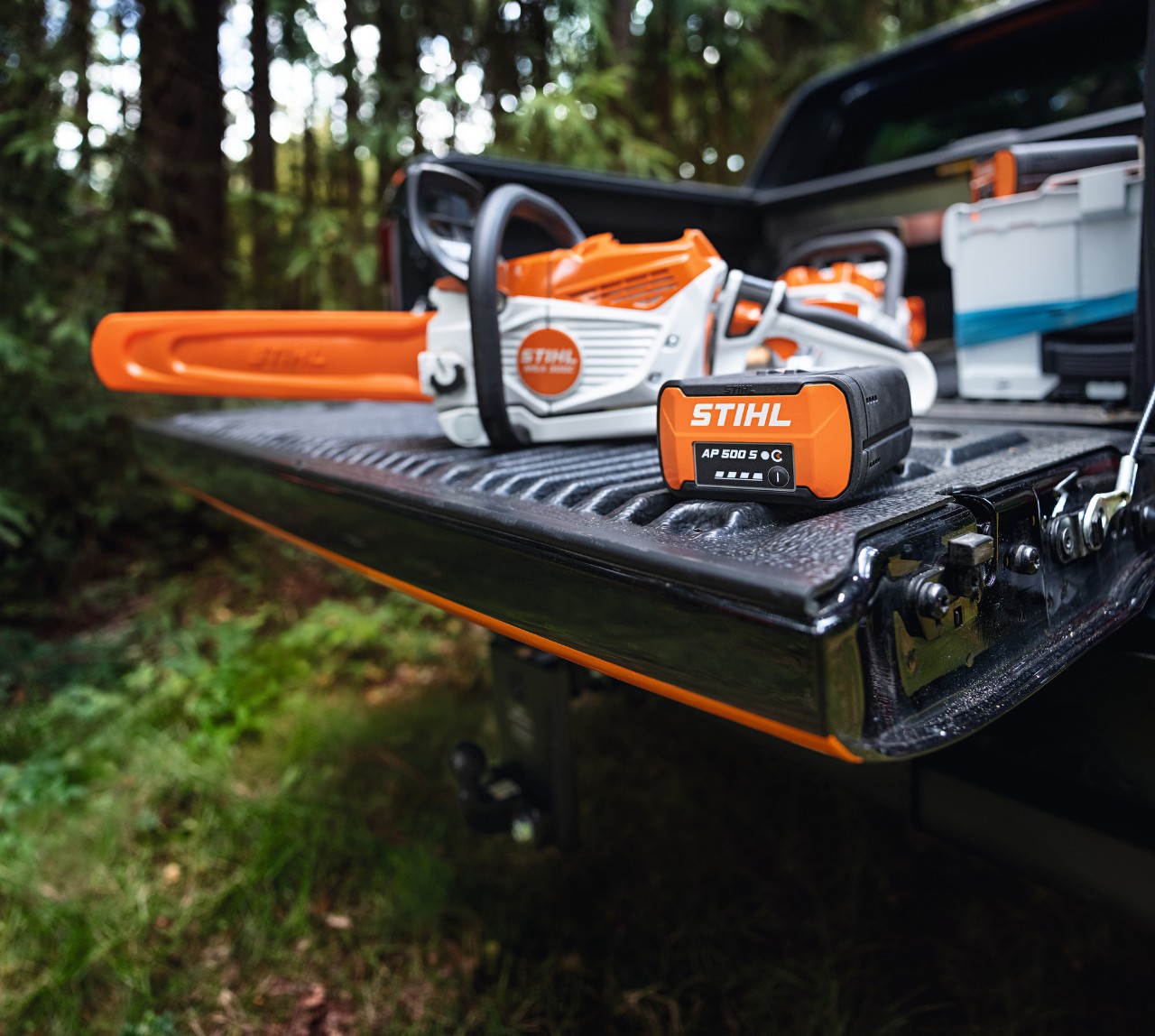 Bateria litium-jon STIHL AP 500 S dhe motosharra me bateri STIHL MSA 300